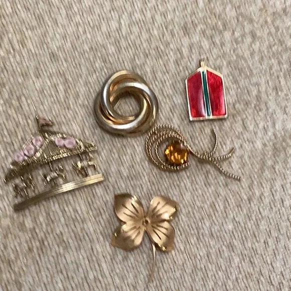 🌺Fabulous Lot of 5 Assorted Brooches Great Value So Fun to Wear 🌺 - Picture 3 of 5